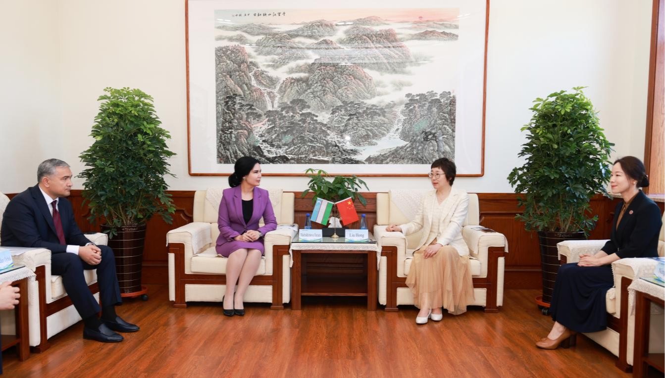 校党委书记刘宏会见乌兹别克斯坦乌尔根奇国立大学代表团