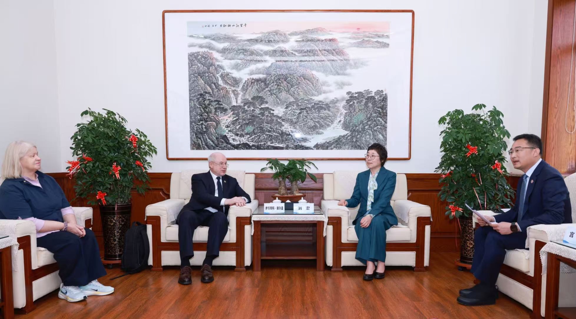 深圳北理莫斯科大学代表团访问我校