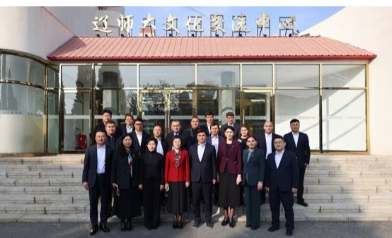 乌兹别克斯坦教育代表团访问我校